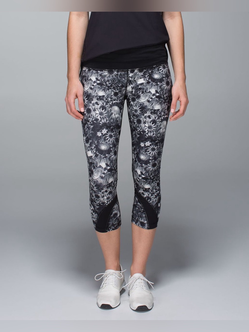 Lululemon atInspire Crop II Luxtreme Leggings Size 6 - Black